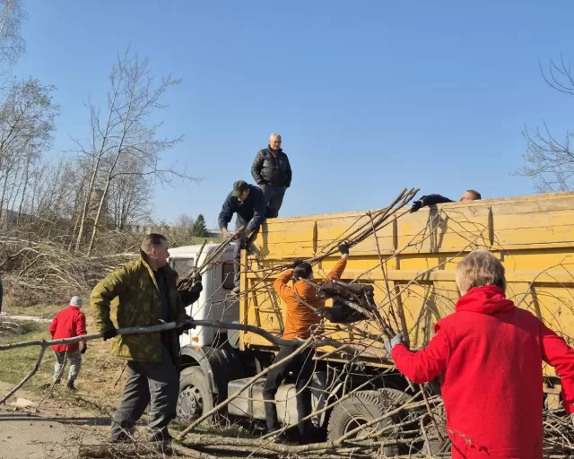 Работники ОАО "Моготекс" взялись за благоустройство